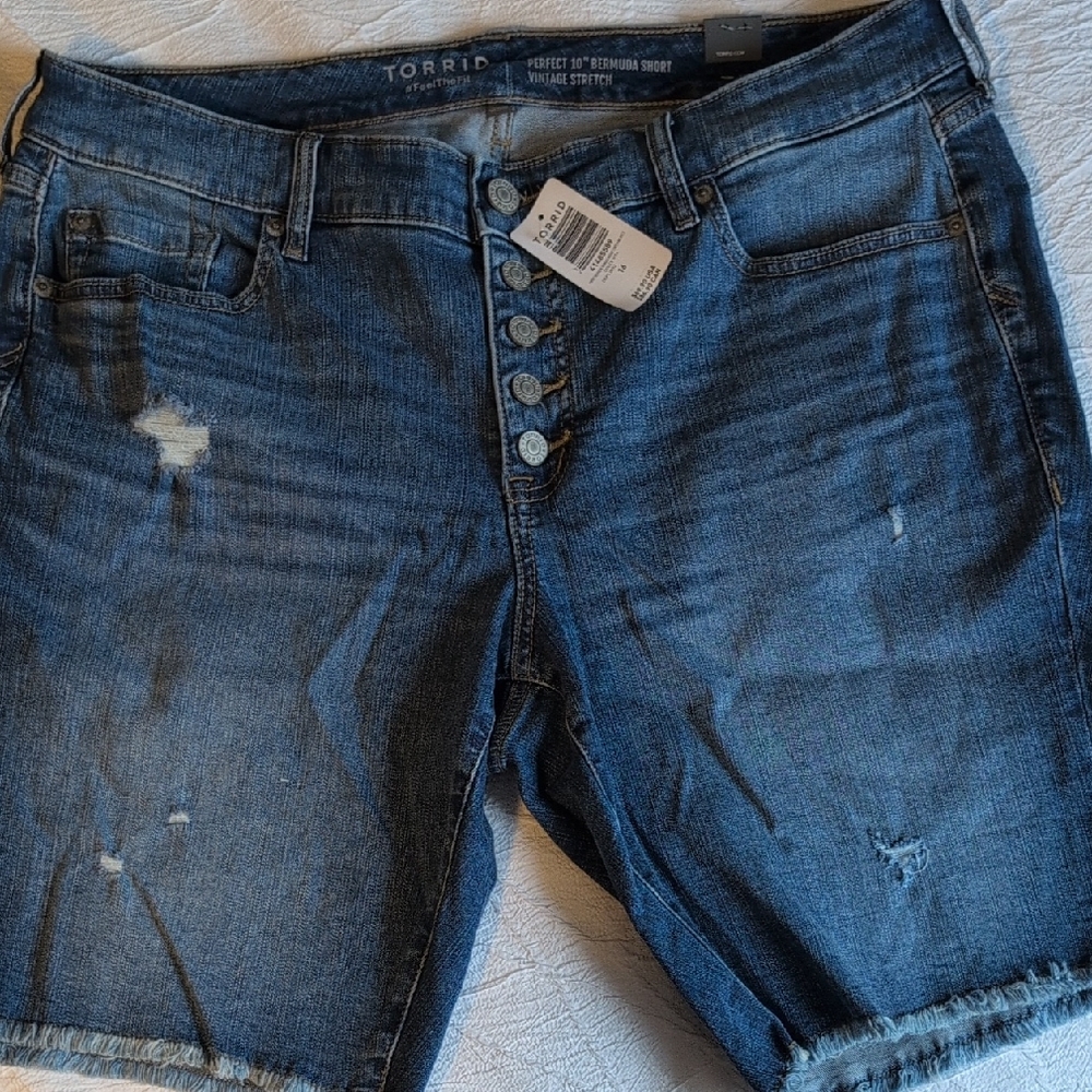 Torrid Distressed Perfect 10 Inch Bermuda Shorts Vintage Stretch Jeans